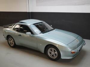 Image 2/50 de Porsche 944 Turbo (1986)