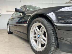 Immagine 46/48 di BMW 740i (2001)