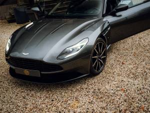 Bild 50/50 von Aston Martin DB 11 V12 (2017)