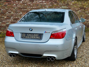 Immagine 42/50 di BMW M5 (2009)