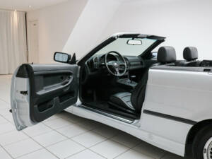 Afbeelding 8/17 van BMW 325i (1994)