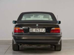 Image 29/46 de BMW 318i (1995)