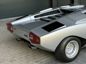 Image 33/45 of Lamborghini Countach LP 400 (1975)