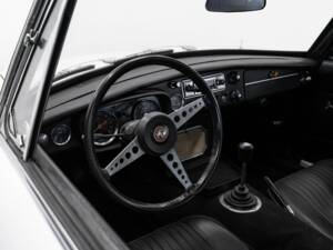 Image 23/50 of MG MGB GT (1971)