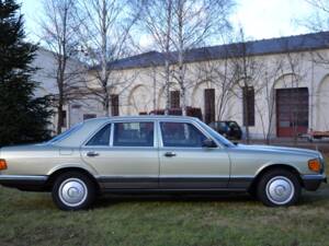 Immagine 10/25 di Mercedes-Benz 500 SEL (1984)