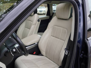 Image 13/50 of Land Rover Range Rover Sport P400e PHEV (2020)