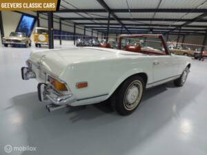 Image 22/28 de Mercedes-Benz 280 SL (1970)