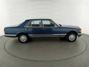 Image 2/5 of Mercedes-Benz 500 SE (1983)