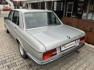 Image 2/13 de BMW 3,3 Li (1976)