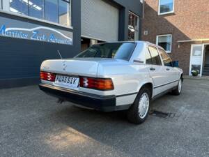 Image 12/89 de Mercedes-Benz 190 E 2.6 (1988)