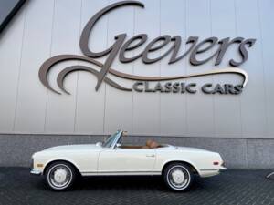 Image 1/33 of Mercedes-Benz 280 SL (1970)