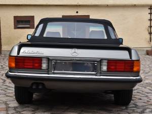 Image 5/64 of Mercedes-Benz 500 SL (1984)