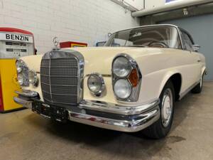 Image 2/15 of Mercedes-Benz 220 SE b (1965)
