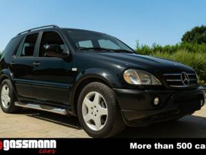 Image 3/15 of Mercedes-Benz ML 55 AMG (2000)