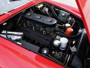 Afbeelding 29/50 van Ferrari 275 GTS (1965)