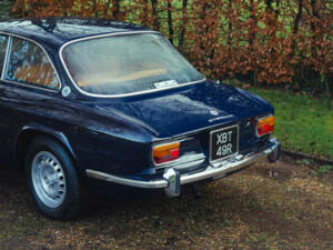 Image 33/50 of Alfa Romeo Giulia 1600 GT Junior (1977)