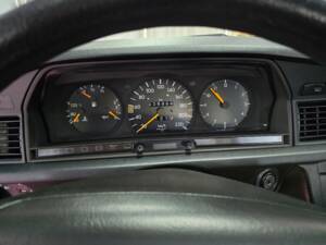 Imagen 22/69 de Mercedes-Benz 190 E 1.8 (1991)