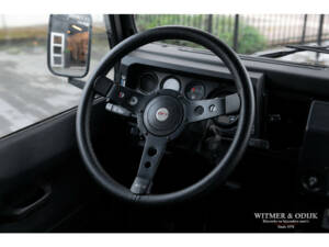 Image 25/28 of Land Rover Defender 90 (1997)