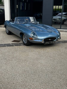Image 4/13 of Jaguar Type E 4.2 (1966)