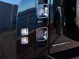 Image 15/44 de Land Rover Defender 90 P525 V8 (2021)