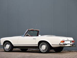 Image 9/14 of Mercedes-Benz 280 SL (1969)