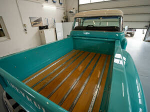 Image 25/38 of Chevrolet Apache Stepside (1958)