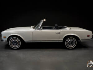 Image 2/23 of Mercedes-Benz 280 SL (1968)