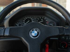 Image 46/50 of BMW 320i (1989)