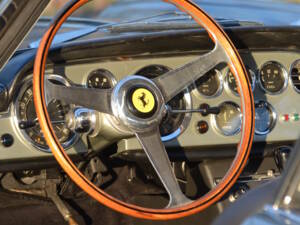 Image 22/24 de Ferrari 250 GTE (1962)