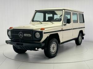 Image 1/7 of Mercedes-Benz 240 GD (LWB) (1984)