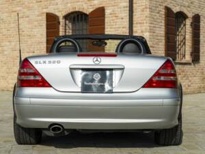 Image 8/48 of Mercedes-Benz SLK 320 (2001)