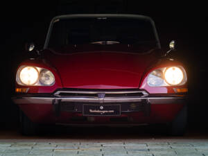 Image 16/50 of Citroën DS 21 (1968)