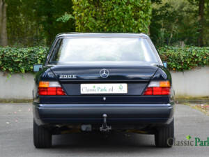 Afbeelding 4/50 van Mercedes-Benz 200 E (1991)