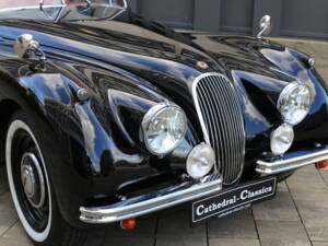 Image 32/40 of Jaguar XK 120 DHC (1953)