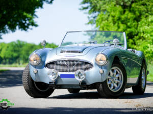 Image 25/51 of Austin-Healey 100&#x2F;6 (BN4) (1958)