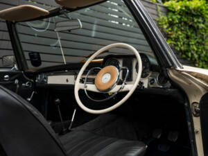 Image 28/52 of Mercedes-Benz 230 SL (1964)