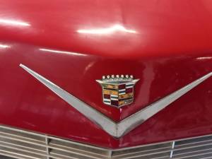 Image 16/35 of Cadillac Coupe DeVille (1964)