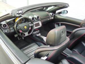 Image 46/100 of Ferrari California (2009)