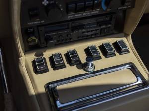 Immagine 24/34 di Aston Martin V8 EFi Volante (1987)