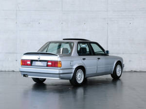 Immagine 6/22 di BMW 325i (1988)