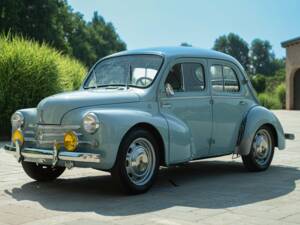 Image 10/50 of Renault 4 CV (1957)