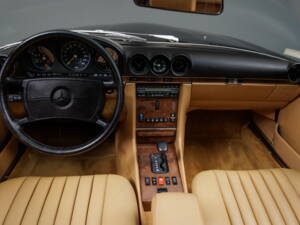 Immagine 20/36 di Mercedes-Benz 560 SL (1987)