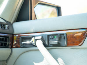 Bild 46/64 von Mercedes-Benz 500 SEL (1984)