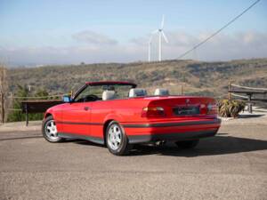 Bild 38/92 von BMW 325i (1994)