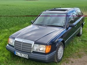 Image 3/47 of Mercedes-Benz 220 TE (1993)