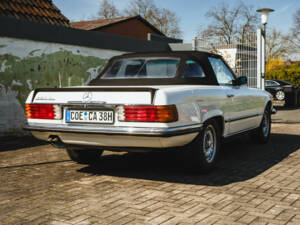 Image 6/8 of Mercedes-Benz 380 SL (1983)