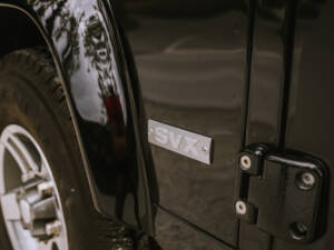 Bild 12/13 von Land Rover Defender SVX (2008)