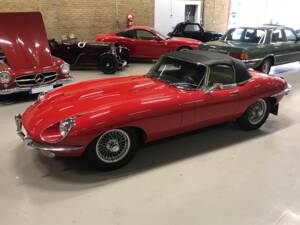 Image 9/32 de Jaguar E-Type (1969)