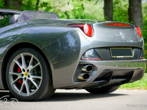 Image 64/85 de Ferrari California (2010)
