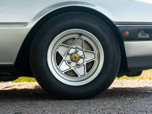 Image 17/32 of Ferrari 400 GT (1977)